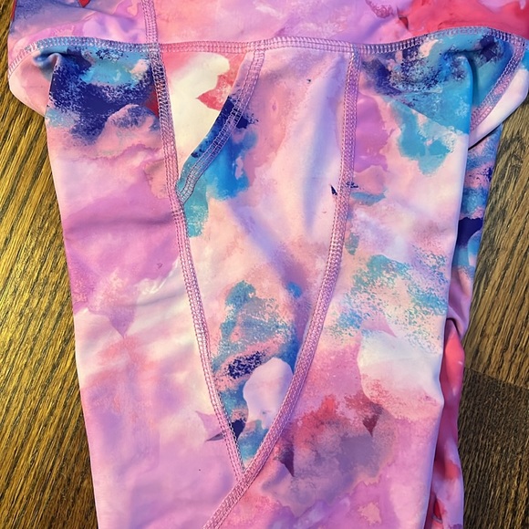 🎨🌈LIKE NEW OLDNAVY BIKER SHORTS🌈🎨 - Picture 2 of 2